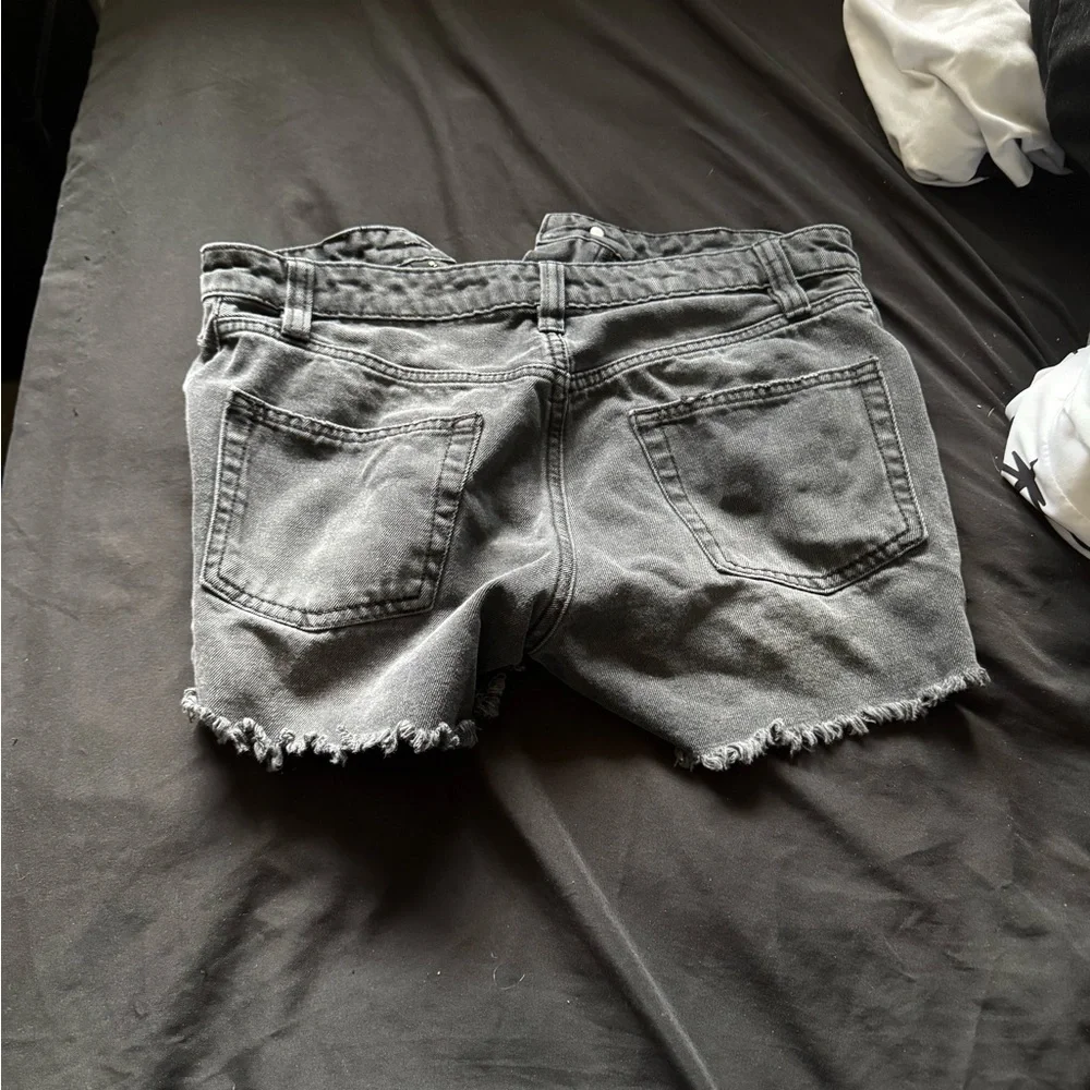 Hot Topic Black Jean Shorts Distressed Frayed Hem - Picture 2 of 2